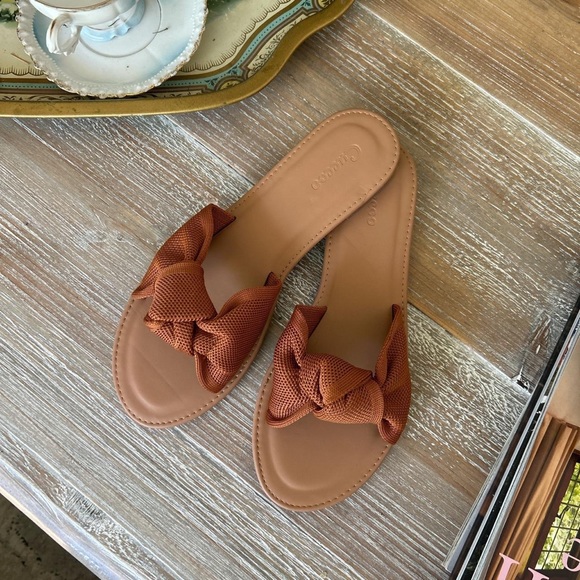 Shein burnt orange or rusty brown color flat sandals knotted fabric - Picture 2 of 4